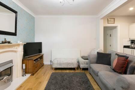 Key Serviced Apartments Hall Green Solihull Buitenkant foto