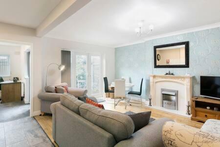 Key Serviced Apartments Hall Green Solihull Buitenkant foto